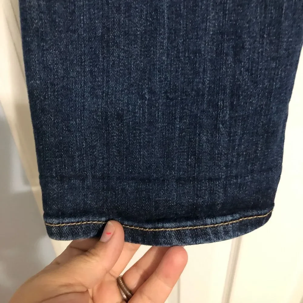 Kut from the Kloth‎ women's size 6 straight leg medium to dark wash